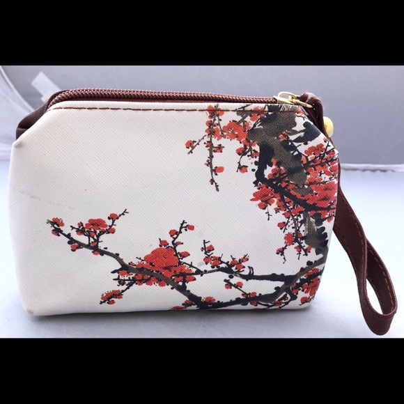 Handbags - 🆕 White/Maroon Crossbody w/Matching Coin  Bag